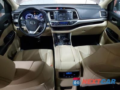 Zdjęcie 8 z 14 samochodu: 2019 TOYOTA HIGHLANDER XLE VIN:5TDJZRFH5KS921187 - miniatura