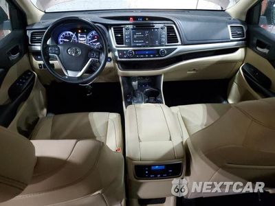 Zdjęcie 8 z 14 samochodu: 2019 TOYOTA HIGHLANDER XLE VIN:5TDJZRFH5KS921187 - miniatura