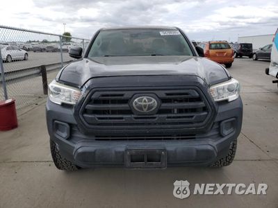 Piąte zdjęcie samochodu w środku: 2018 TOYOTA TACOMA ACCESS CAB VIN:5TFRX5GN0JX107852 - miniatura