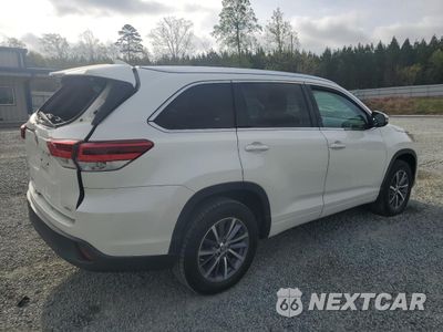 Trzecie zdjęcie samochodu z tyłu: 2017 TOYOTA HIGHLANDER SE VIN:5TDKZRFHXHS520988 - miniatura