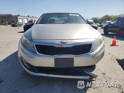 Piąte zdjęcie samochodu w środku: 2013 KIA OPTIMA LX VIN:5XXGM4A77DG115902 - miniatura