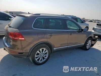 Trzecie zdjęcie samochodu z tyłu: 2013 VOLKSWAGEN TOUAREG V6 VIN:WVGEF9BP7DD001921 - miniatura