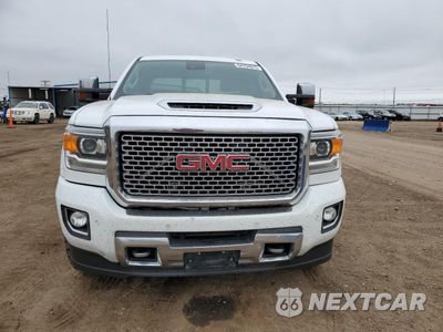 Piąte zdjęcie samochodu w środku: 2017 GMC SIERRA K2500 DENALI VIN:1GT12UEY6HF143161 - miniatura