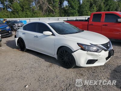 Czwarte zdjęcie samochodu z boku: 2018 NISSAN ALTIMA 2.5 VIN:1N4AL3AP7JC136589 - miniatura