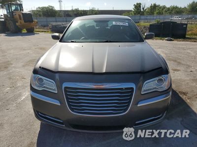 Piąte zdjęcie samochodu w środku: 2013 CHRYSLER 300 VIN:2C3CCAAG3DH556461 - miniatura