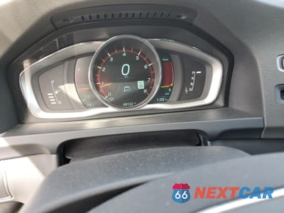 Zdjęcie 9 z 13 samochodu: 2015 VOLVO V60 R DESIGN VIN:YV1902SH9F1190853 - miniatura