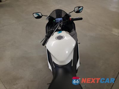 Zdjęcie 6 z 10 samochodu: 2024 YAMAHA YZFR3 A VIN:MH3RH18Y3RK013893 - miniatura