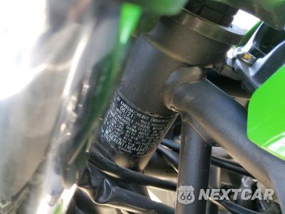 Zdjęcie 9 z 10 samochodu: 2022 KAWASAKI EX650 N VIN:ML5EXEN11NDA49477 - miniatura