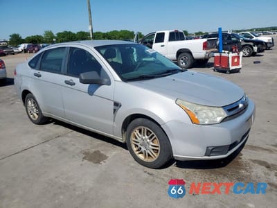 Czwarte zdjęcie samochodu z boku: 2008 FORD FOCUS SE VIN:1FAHP35N18W231282 - miniatura