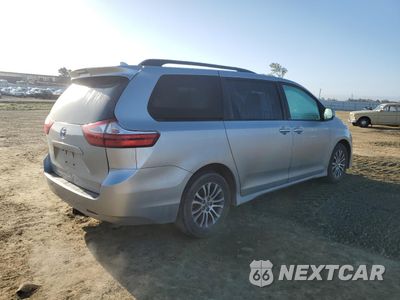 Trzecie zdjęcie samochodu z tyłu: 2019 TOYOTA SIENNA XLE VIN:5TDYZ3DCXKS971442 - miniatura