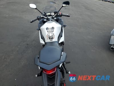 Zdjęcie 6 z 9 samochodu: 2012 YAMAHA FZ6 RC VIN:JYARJ18Y3CA002176 - miniatura