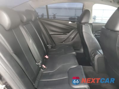 Zdjęcie 10 z 14 samochodu: 2010 VOLKSWAGEN PASSAT KOMFORT VIN:WVWJK7AN4AE121801 - miniatura