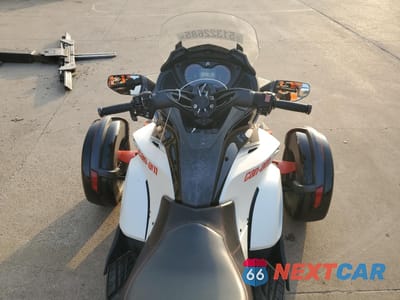 Zdjęcie 6 z 9 samochodu: 2015 CAN-AM SPYDER ROADSTER ST VIN:2BXNCBC47FV000431 - miniatura