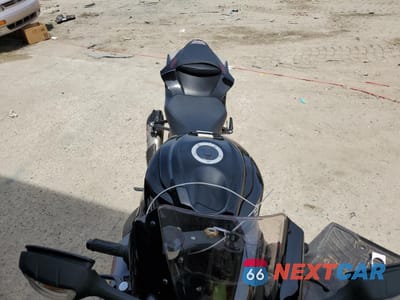 Piąte zdjęcie samochodu w środku: 2018 SUZUKI GSX-R750 VIN:JS1GR7MA8J2101450 - miniatura