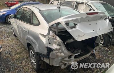 Czwarte zdjęcie samochodu z boku: 2015 FORD FOCUS SE VIN:1FADP3F26FL317477 - miniatura