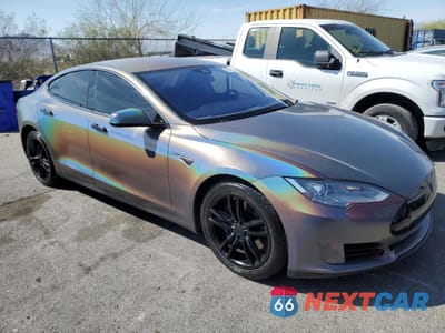 Czwarte zdjęcie samochodu z boku: 2015 TESLA MODEL S 70D VIN:5YJSA1S28FF099459 - miniatura