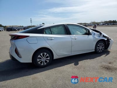 Trzecie zdjęcie samochodu z tyłu: 2022 TOYOTA PRIUS PRIME LE VIN:JTDKAMFP5N3206955 - miniatura