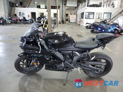 Trzecie zdjęcie samochodu z tyłu: 2022 YAMAHA YZFR7 VIN:JYARM38E5NA001977 - miniatura