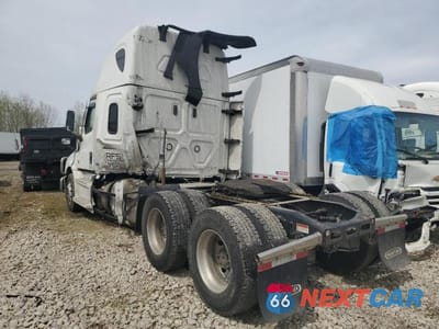 Trzecie zdjęcie samochodu z tyłu: 2022 FREIGHTLINER CASCADIA 126 VIN:3AKJHHDRXNSND2410 - miniatura
