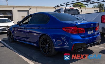 Trzecie zdjęcie samochodu z tyłu: 2019 BMW M5 VIN:WBSJF0C54KB448350 - miniatura