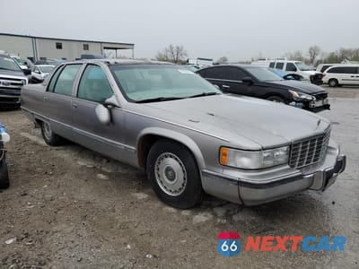 Czwarte zdjęcie samochodu z boku: 1996 CADILLAC FLEETWOOD BASE VIN:1G6DW52PXTR702398 - miniatura