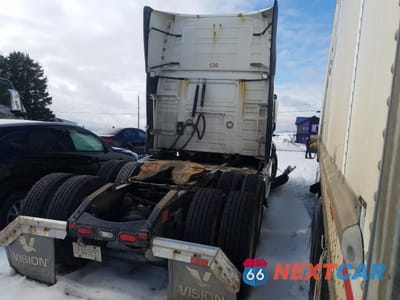 Czwarte zdjęcie samochodu z boku: 2019 VOLVO VN VNL VIN:4V4NC9EH3KN900529 - miniatura