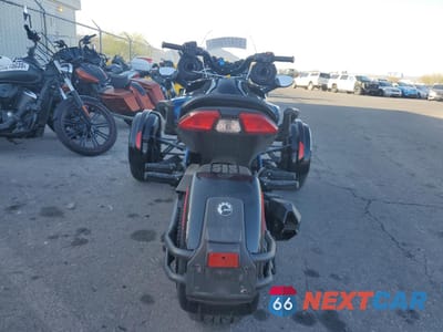Czwarte zdjęcie samochodu z boku: 2019 CAN-AM SPYDER ROADSTER F3-S VIN:2BXRDDD26KV000339 - miniatura