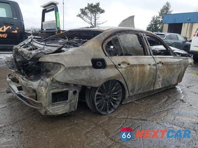 Trzecie zdjęcie samochodu z tyłu: 2015 BMW 328 XI VIN:WBA3B3C58FF548069 - miniatura