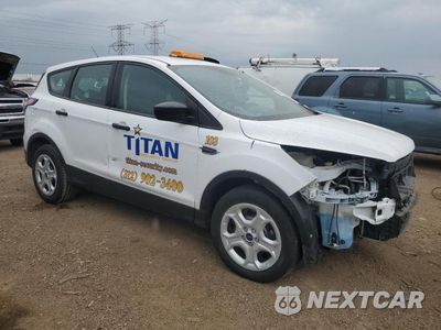 Czwarte zdjęcie samochodu z boku: 2018 FORD ESCAPE S VIN:1FMCU0F72JUB38103 - miniatura