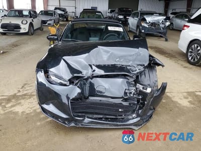 Piąte zdjęcie samochodu w środku: 2022 MAZDA MX-5 MIATA CLUB VIN:JM1NDAC70N0504158 - miniatura