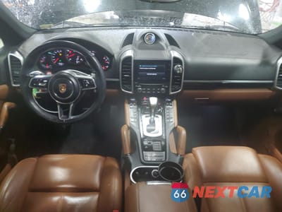Zdjęcie 8 z 14 samochodu: 2017 PORSCHE CAYENNE VIN:WP1AA2A27HKA86824 - miniatura