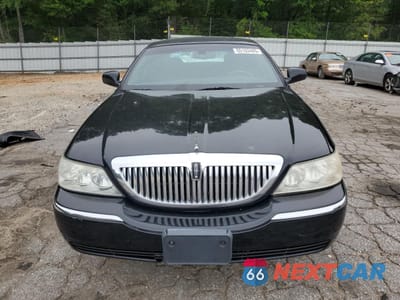 Piąte zdjęcie samochodu w środku: 2010 LINCOLN TOWN CAR SIGNATURE LIMITED VIN:2LNBL8CV5AX751115 - miniatura