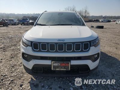 Piąte zdjęcie samochodu w środku: 2024 JEEP COMPASS LATITUDE VIN:3C4NJDBN3RT584140 - miniatura