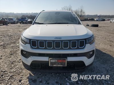 Piąte zdjęcie samochodu w środku: 2024 JEEP COMPASS LATITUDE VIN:3C4NJDBN3RT584140 - miniatura