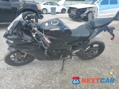 Trzecie zdjęcie samochodu z tyłu: 2024 KAWASAKI ZX400 P VIN:ML5ZXCP15RDA25790 - miniatura