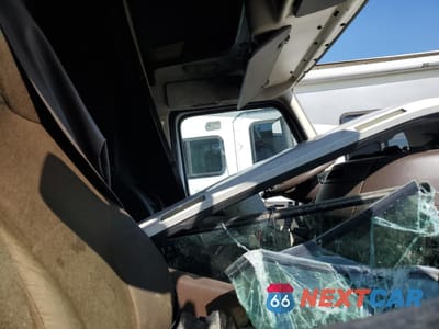 Piąte zdjęcie samochodu w środku: 2013 VOLVO VN VNL VIN:4V4NC9TH2DN567438 - miniatura