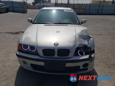 Piąte zdjęcie samochodu w środku: 2002 BMW 325 I VIN:WBAAV33471FU96948 - miniatura