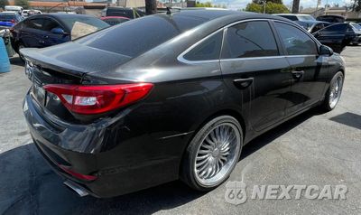 Czwarte zdjęcie samochodu z boku: 2017 HYUNDAI SONATA SE VIN:5NPE24AF9HH475302 - miniatura