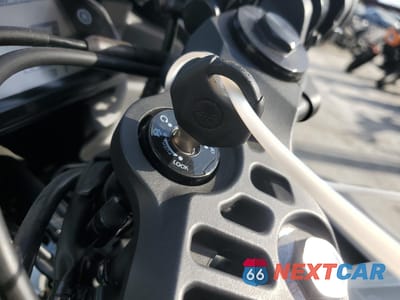 Zdjęcie 8 z 10 samochodu: 2024 YAMAHA YZFR3 A VIN:MH3RH18Y2RK014534 - miniatura