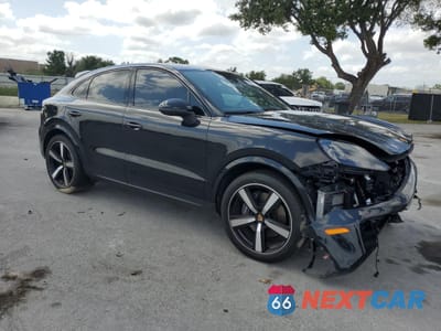 Czwarte zdjęcie samochodu z boku: 2024 PORSCHE CAYENNE COUPE VIN:WP1BA2AY2RDA49579 - miniatura