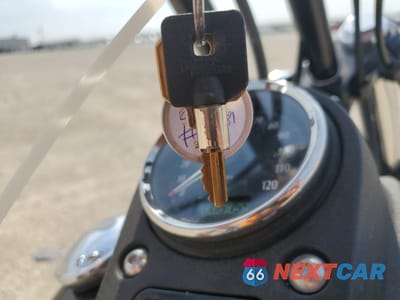 Zdjęcie 8 z 11 samochodu: 2017 HARLEY-DAVIDSON FXDB DYNA STREET BOB VIN:1HD1GXM1XHC313481 - miniatura