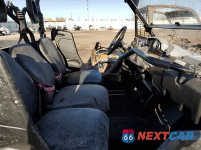 Piąte zdjęcie samochodu w środku: 2018 YAMAHA YXM700 E VIN:5Y4AMA5Y8JA105434 - miniatura