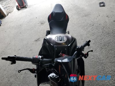 Piąte zdjęcie samochodu w środku: 2023 KAWASAKI ZR900 F VIN:ML5ZRDF18PDA61360 - miniatura