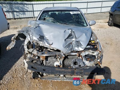 Piąte zdjęcie samochodu w środku: 2002 HYUNDAI ELANTRA GLS VIN:KMHDN45DX2U280135 - miniatura