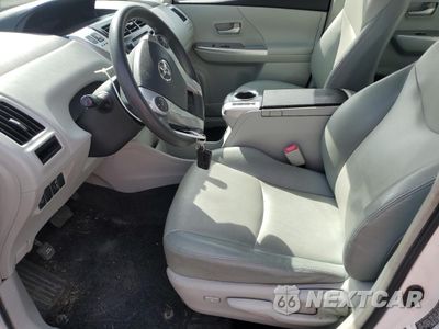 Zdjęcie 7 z 13 samochodu: 2012 TOYOTA PRIUS V VIN:JTDZN3EU2C3057776 - miniatura