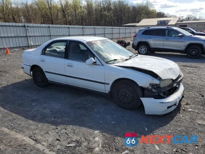 Czwarte zdjęcie samochodu z boku: 1996 HONDA ACCORD LX VIN:1HGCD5639TA176920 - miniatura