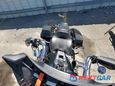 Piąte zdjęcie samochodu w środku: 2005 HARLEY-DAVIDSON FLHTCUI VIN:1HD1FCW195Y688527 - miniatura