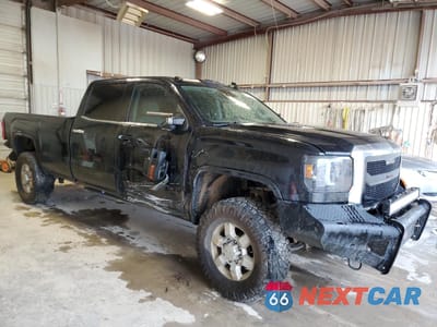 Czwarte zdjęcie samochodu z boku: 2015 GMC SIERRA K3500 DENALI VIN:1GT424E83FF655292 - miniatura