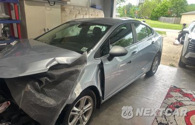 Drugie zdjęcie samochodu z przodu: 2017 CHEVROLET CRUZE LT VIN:1G1BE5SM3H7267930 - miniatura