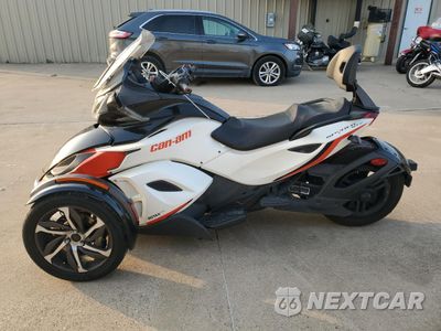 Trzecie zdjęcie samochodu z tyłu: 2015 CAN-AM SPYDER ROADSTER ST VIN:2BXNCBC47FV000431 - miniatura